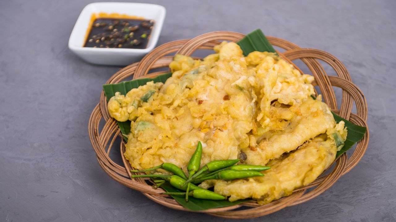 Mendoan Jos Busage: Tempe Rasa Legenda di Hati Warga Cilacap